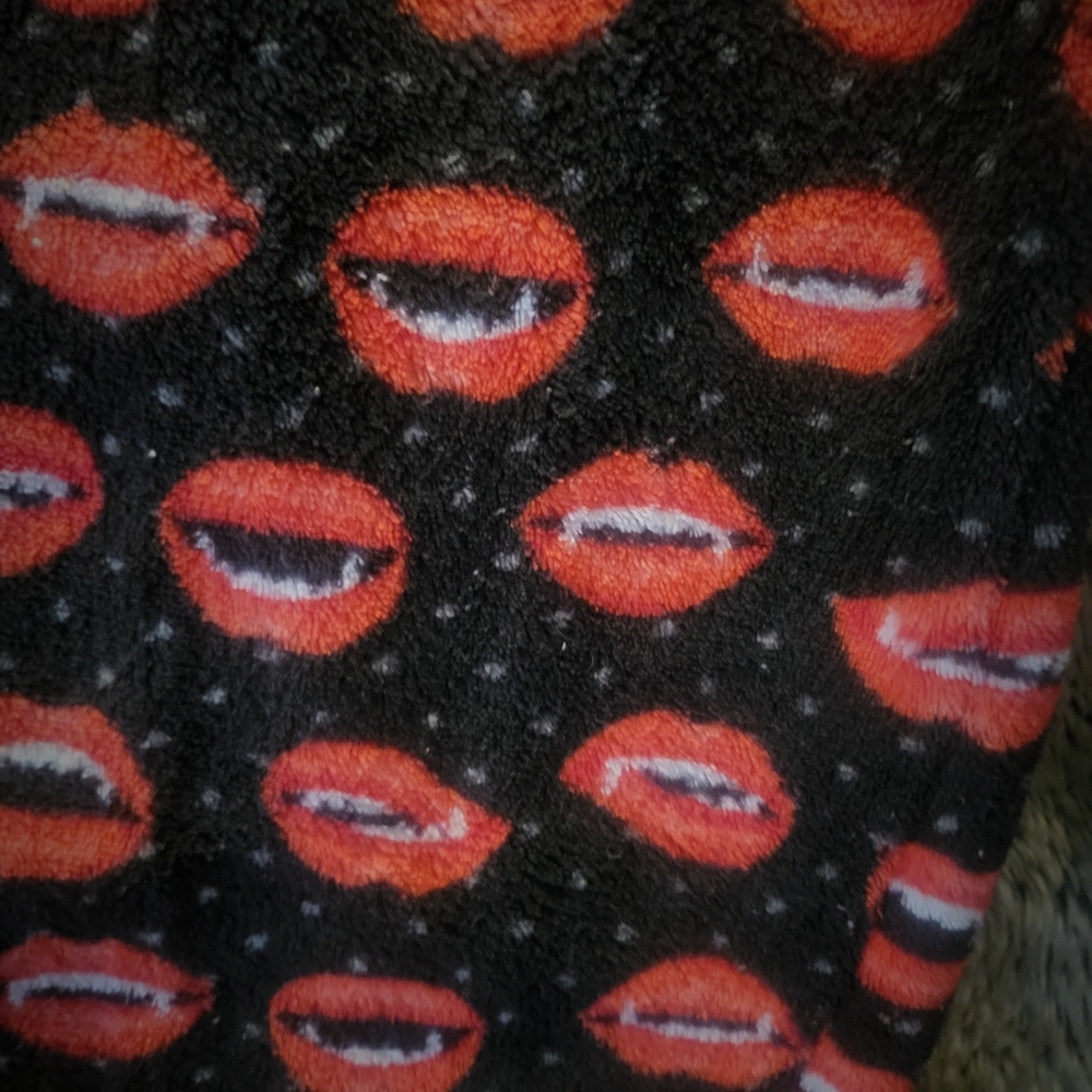 Universal Monsters Tshirt & Vampire Leggings - Picture 4 of 4